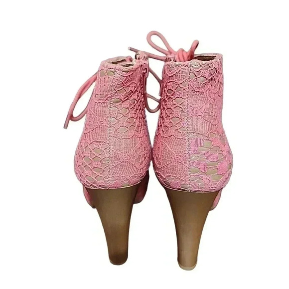 "Peachy Perfection: Charlotte Russe Lace Booties - Size 6" - Picture 5 of 15